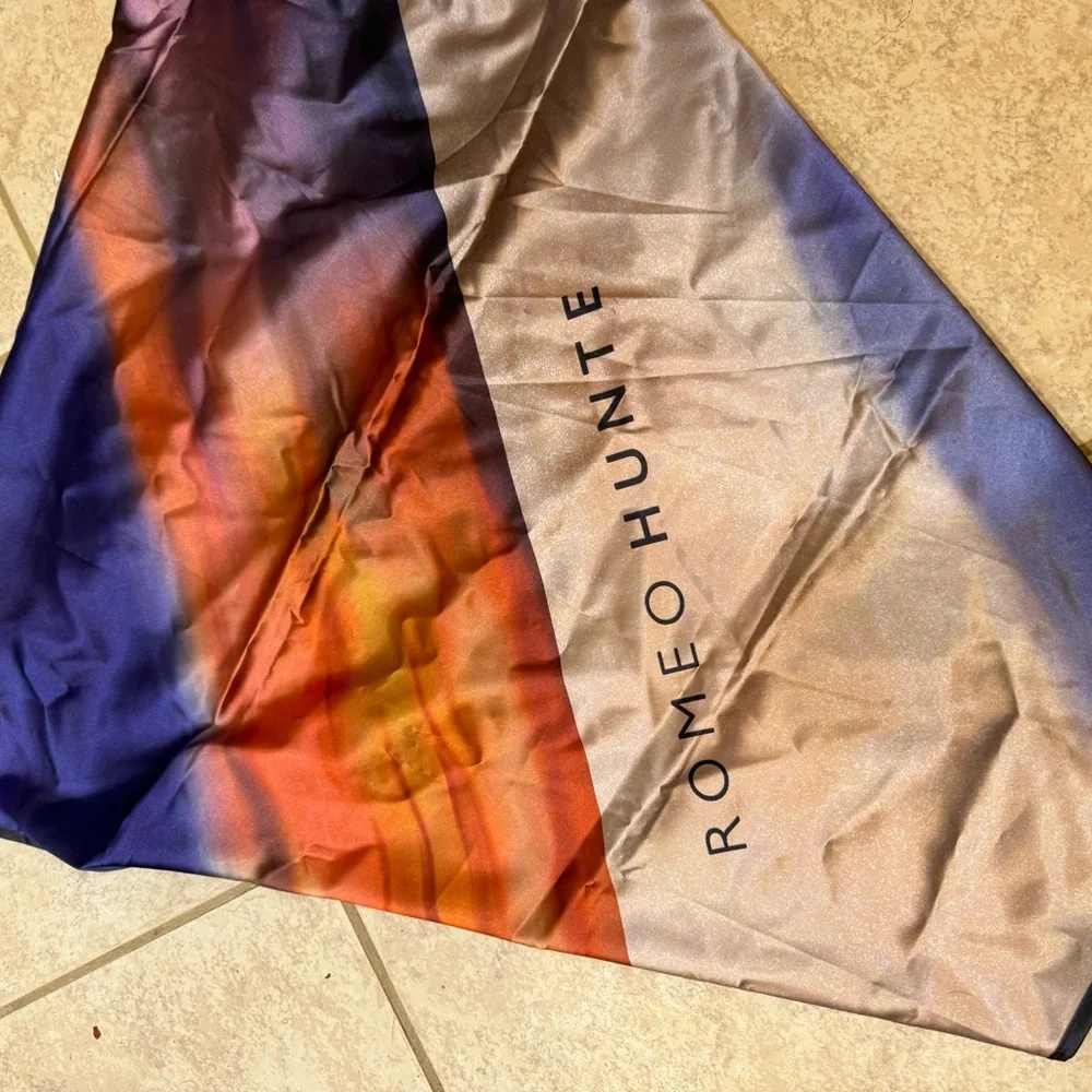 NEW ROMEO HUNTE Ciroc Vodka SILK Scarf 32x32 in Check out the reverse si…